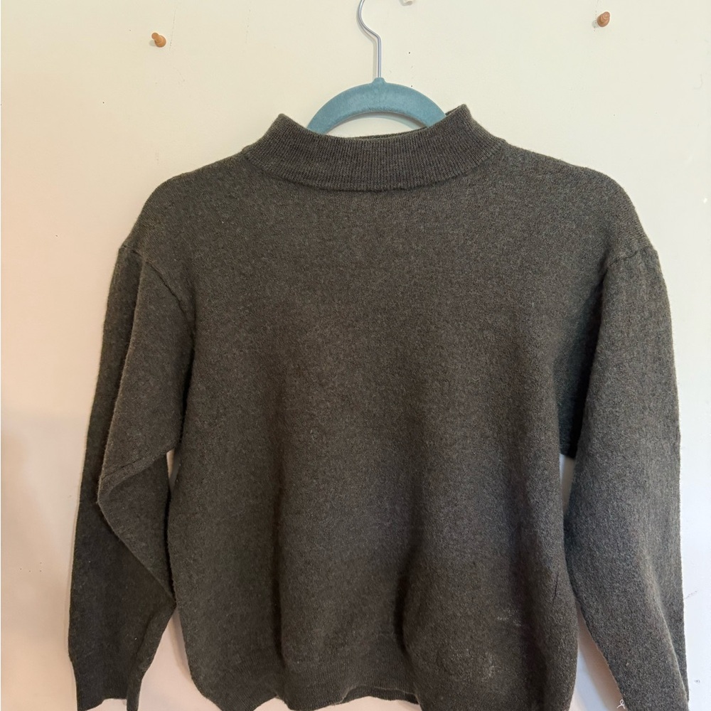 Gray Crew Neck Ribbed Knit Sweater